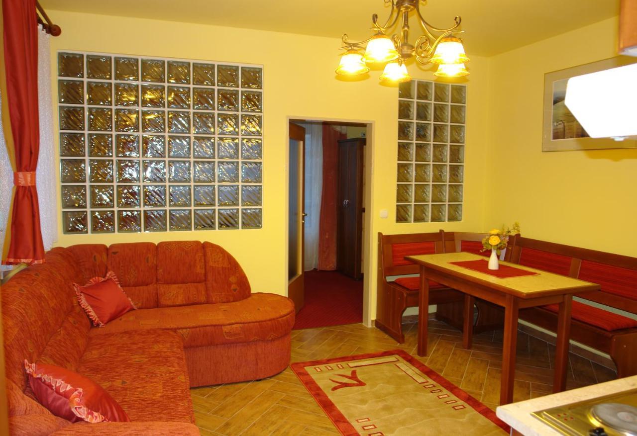 HoldLux Apartmanok Sárvár Extérieur photo