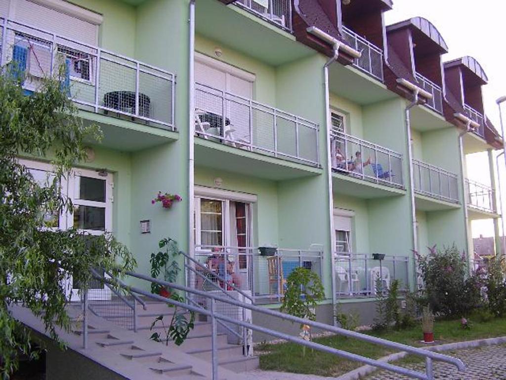 HoldLux Apartmanok Sárvár Extérieur photo