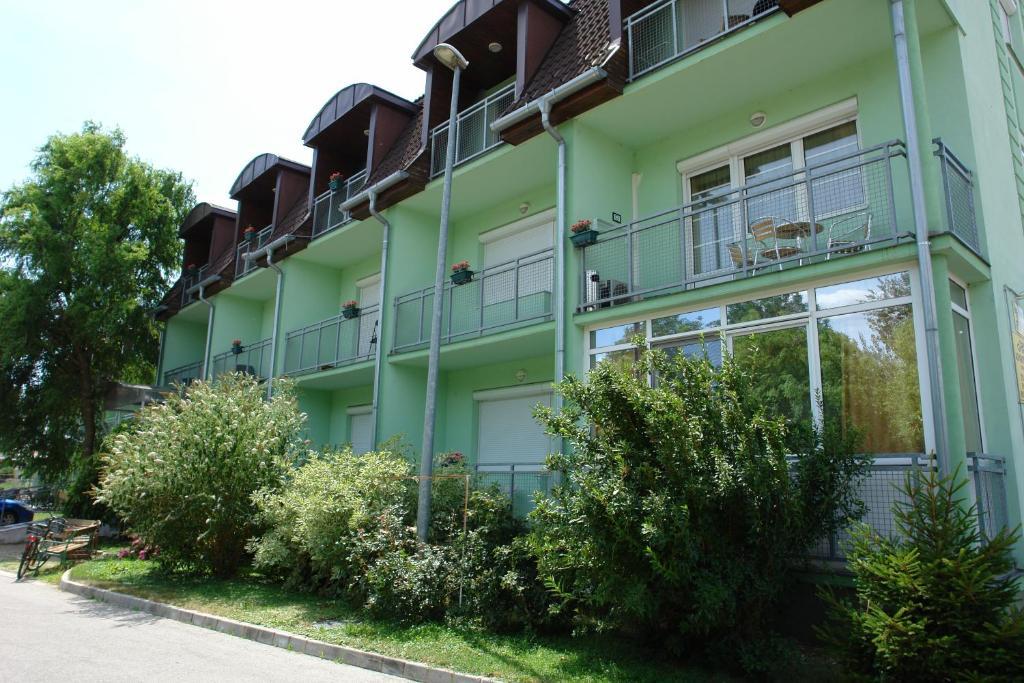 HoldLux Apartmanok Sárvár Extérieur photo
