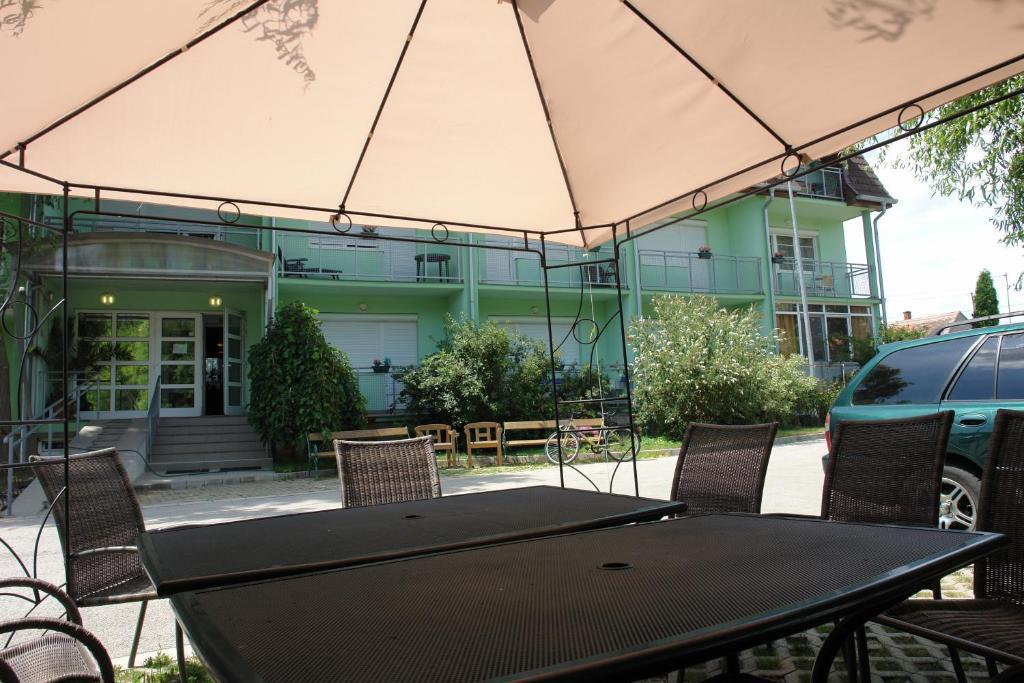 HoldLux Apartmanok Sárvár Extérieur photo